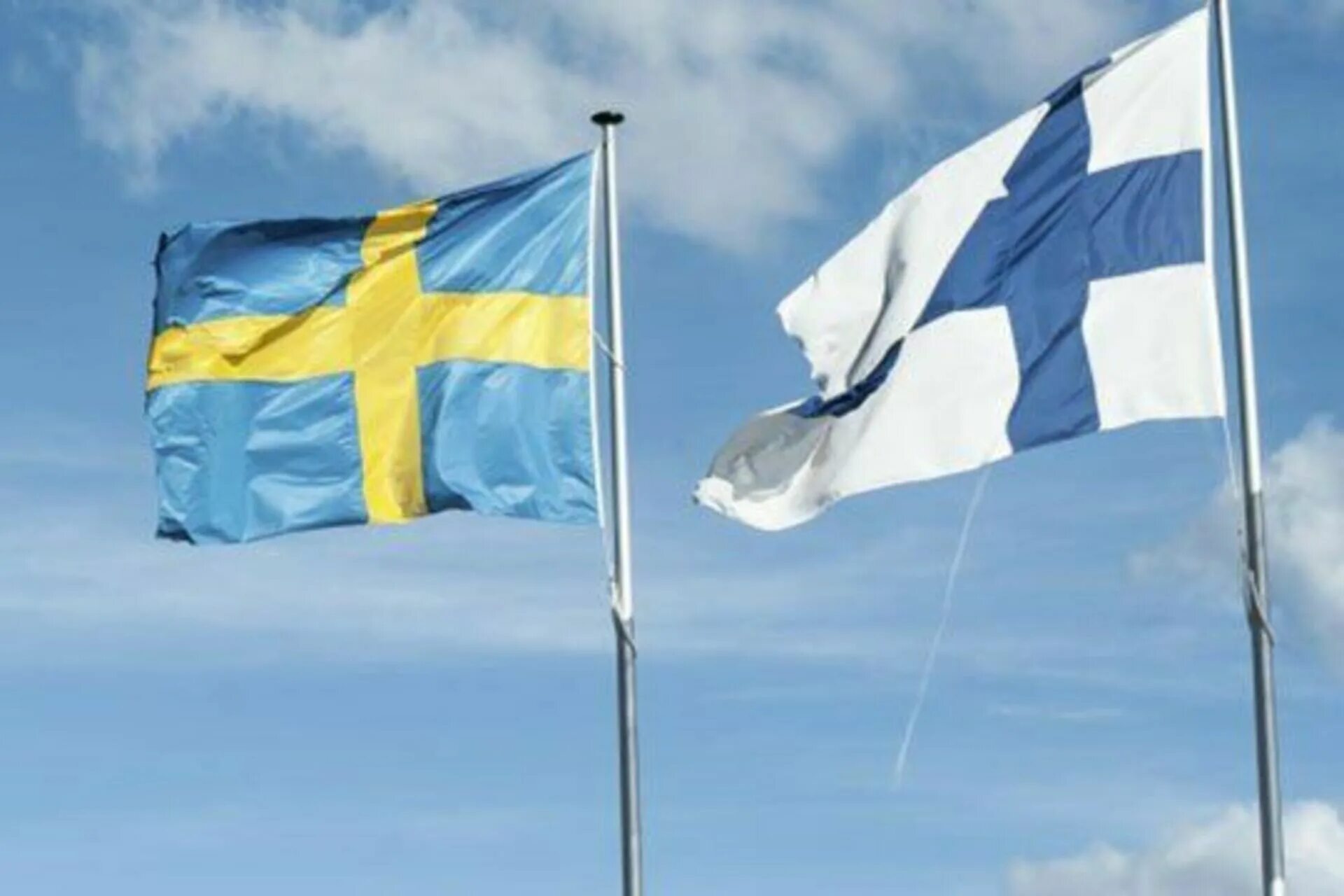 Швеция в НАТО. Швеция НАТО флаг. Финляндия и Швеция в НАТО. Флаг Швеции и Финляндии.