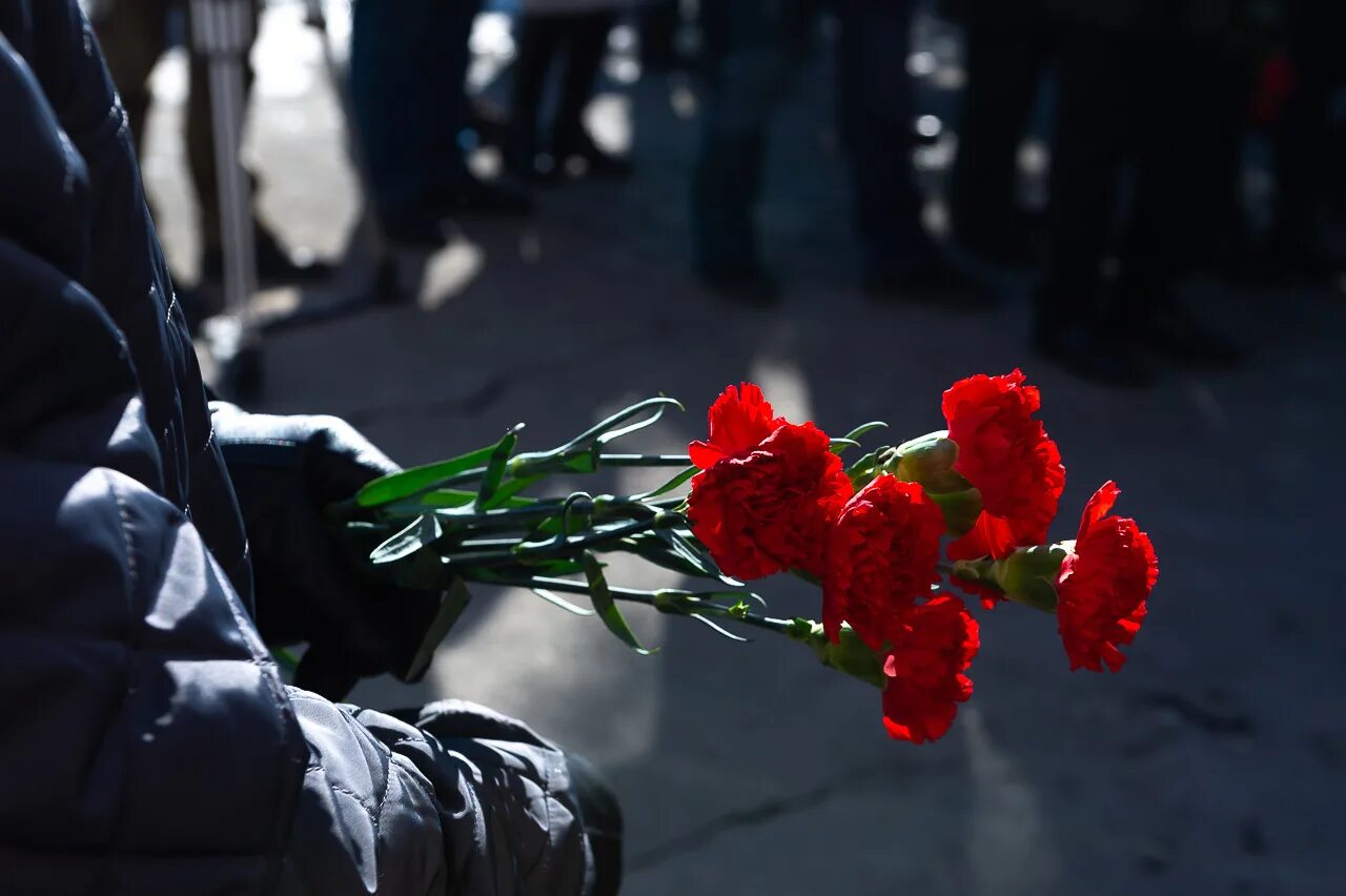 Семьям погибших военных. Фото соболезнования. Соболезнования военному. Минута скорби по погибшим в специальной военной операции. Соболезную по военному.