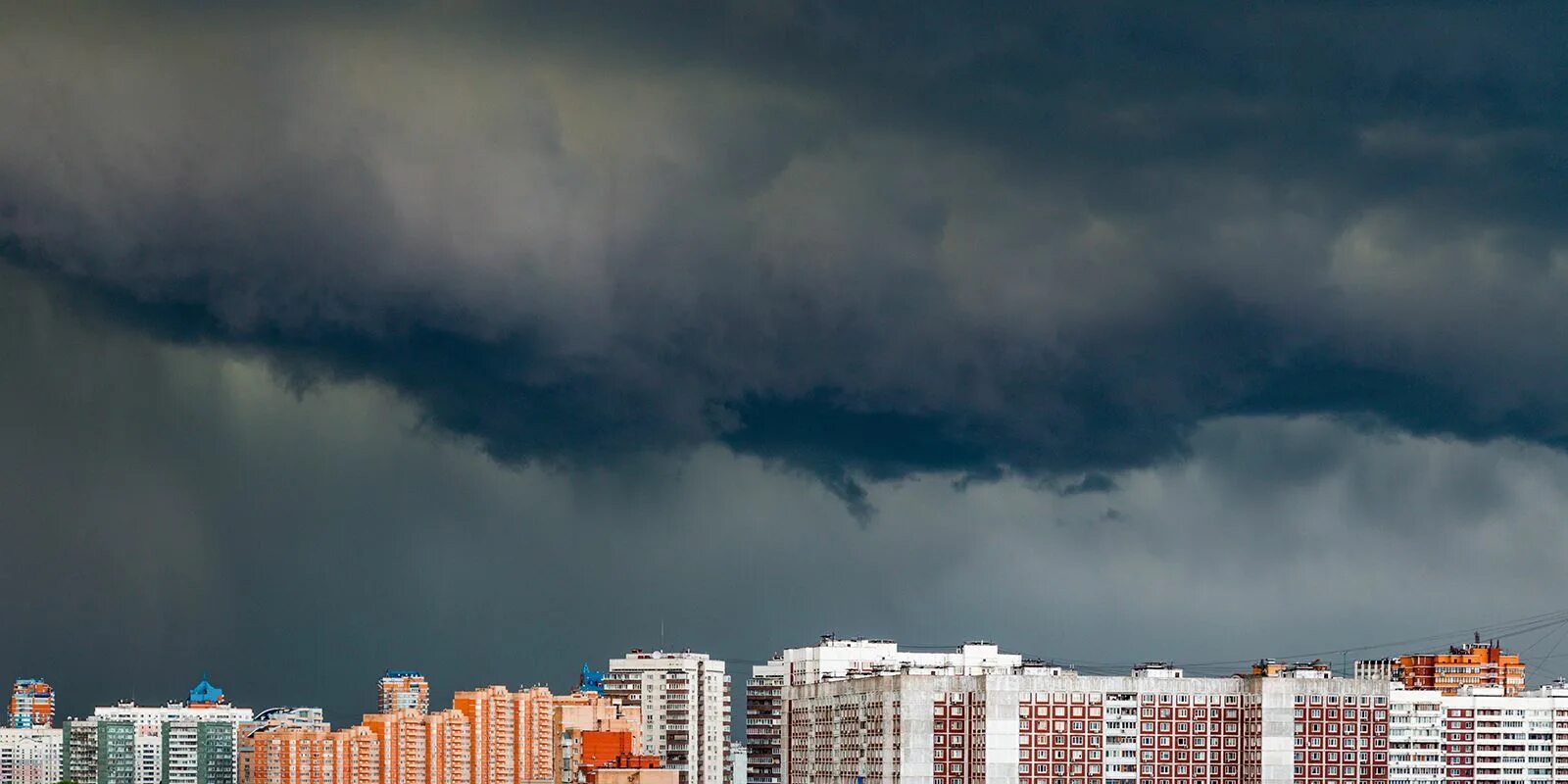 Ураган в киргизии. Смерч в Мытищах 15 июля 2021. Гроза в Москве 15 июня 2021. Гроза и град в Москве. Гроза в Москве 17 сентября 2020.