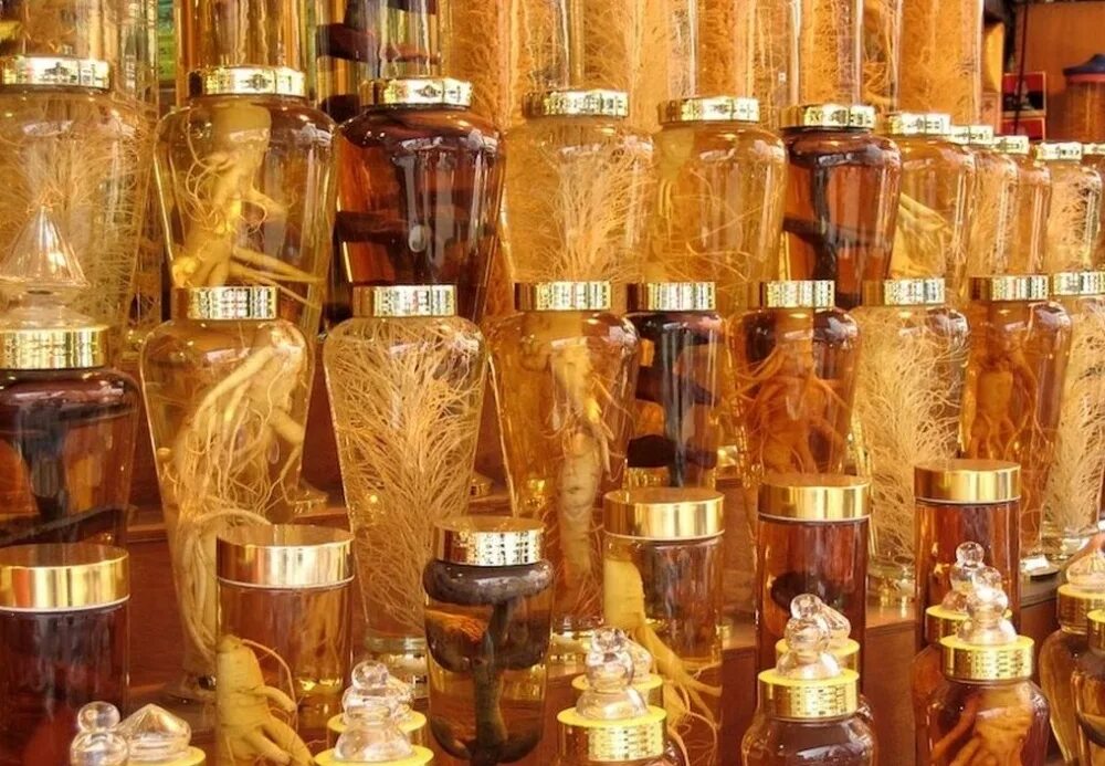 Настойка женьшень китайская. Китайская настойка с женьшенем. Настойка женьшеня змеиная китай. Китайская настойка со змеей и корнем женьшеня. Настойка женьшень китайская.