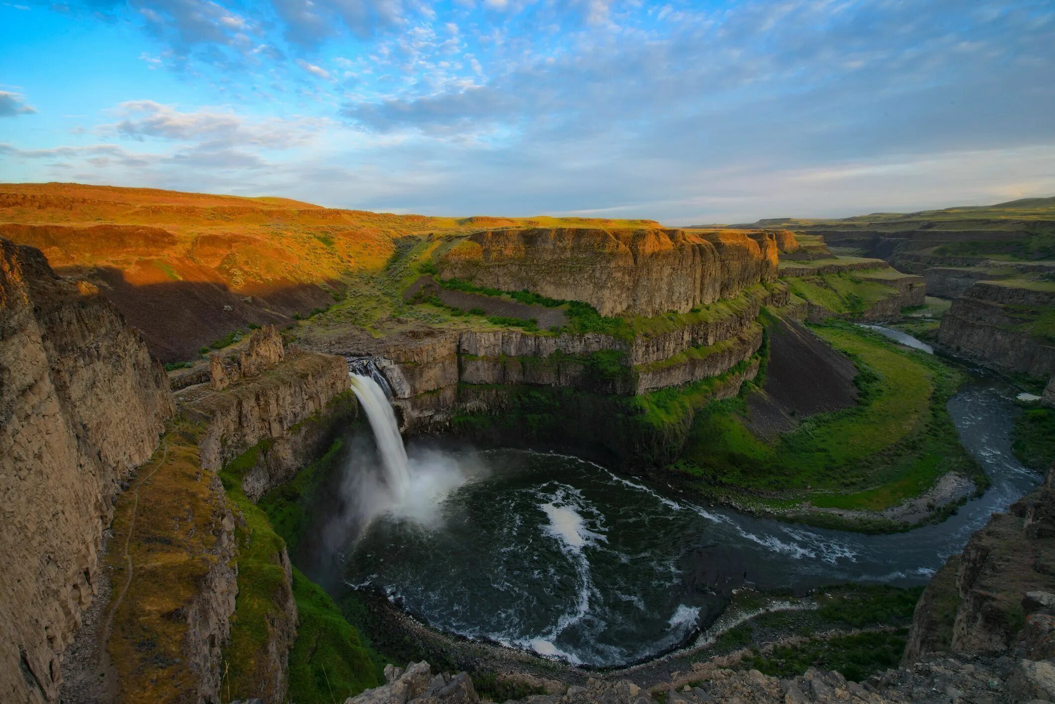 Водопад Palouse, США.. Водопад Палаус. Водопад Палус Вашингтон США. Вашингтон каньон. Falling state