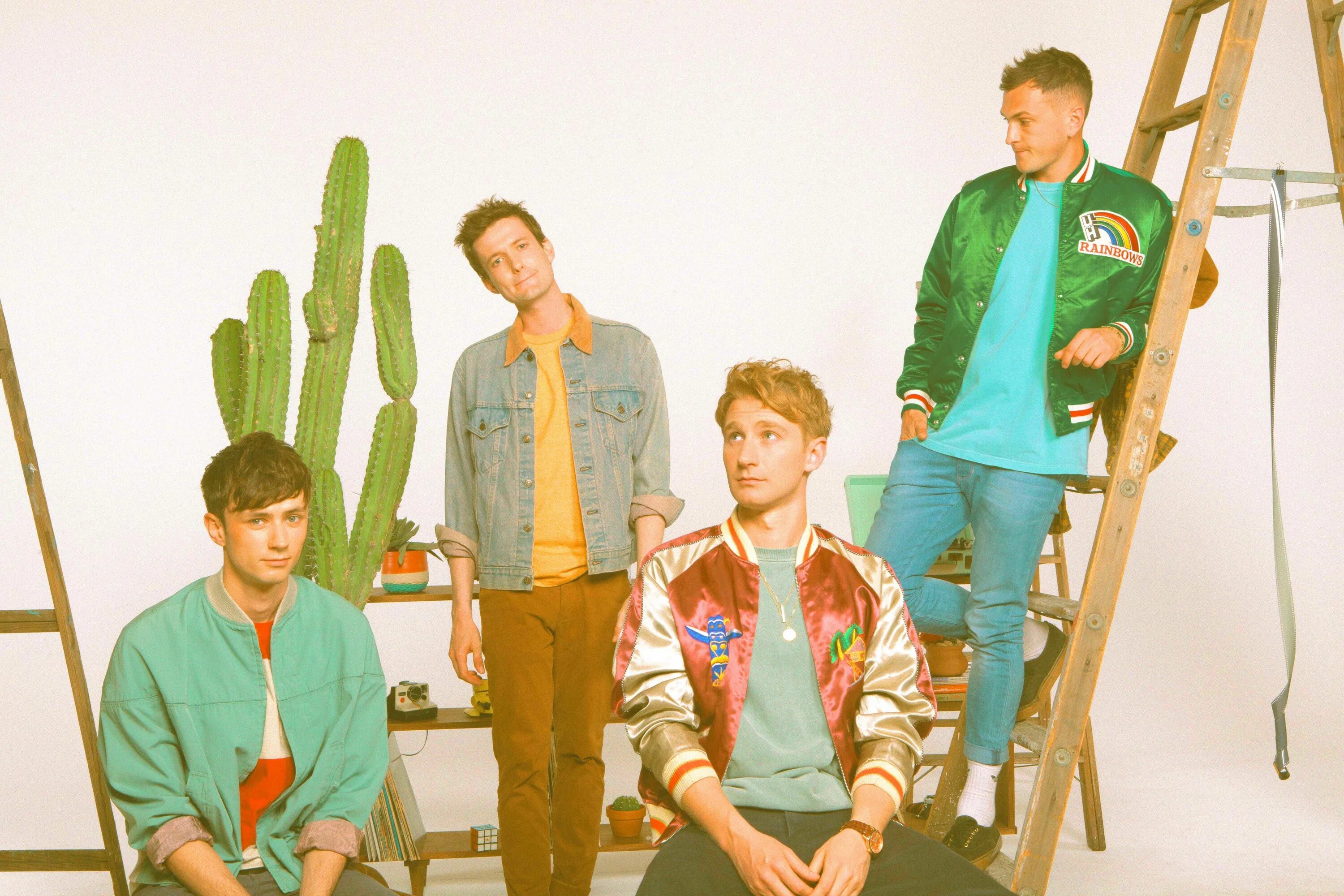 Take a slice animals. Группа glass animals. glass animals солист. дэйв бейли. glass animals обложка.