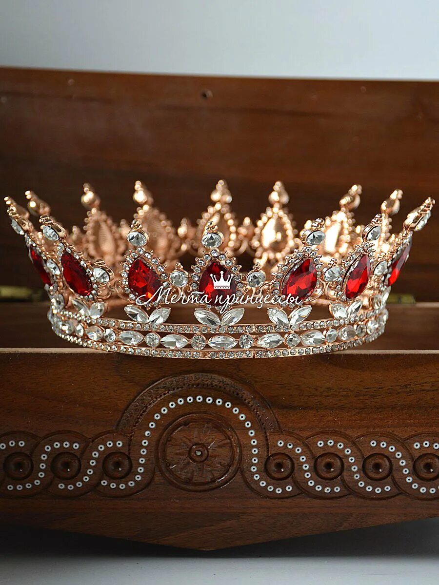Купить корону хабаровск. Корона. Дизайнерские короны. Корона дизайн. Дизайнерская корона корона.