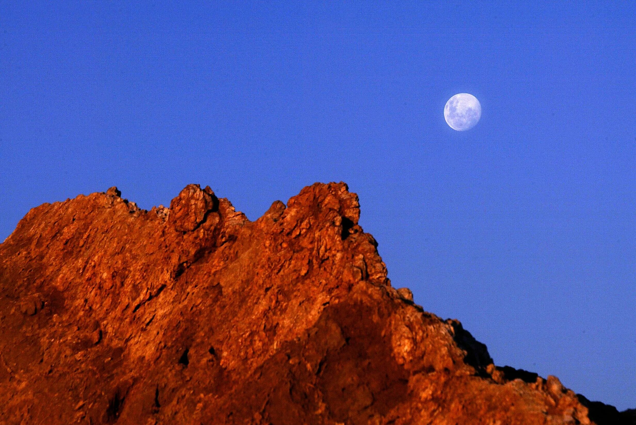 гора олимп на марсе. гора олимп на марсе. марс планета олимп. каньон на марсе долина маринера. марс планета гора олимп.