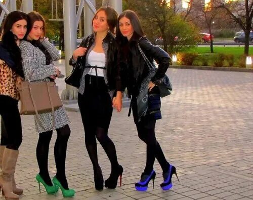 Как одеваются в краснодаре. Как одеваются в краснодаре. Дагестанский стиль одежды девушек. 21 градус на улице как одеваться. Как одеваются в краснодаре.