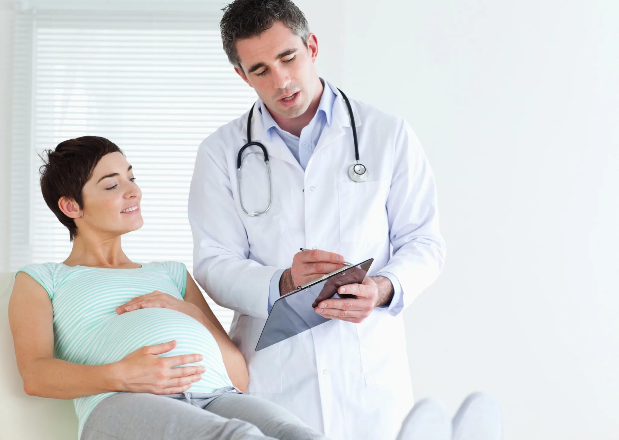 Консультация беременной. Видео муж гинеколог