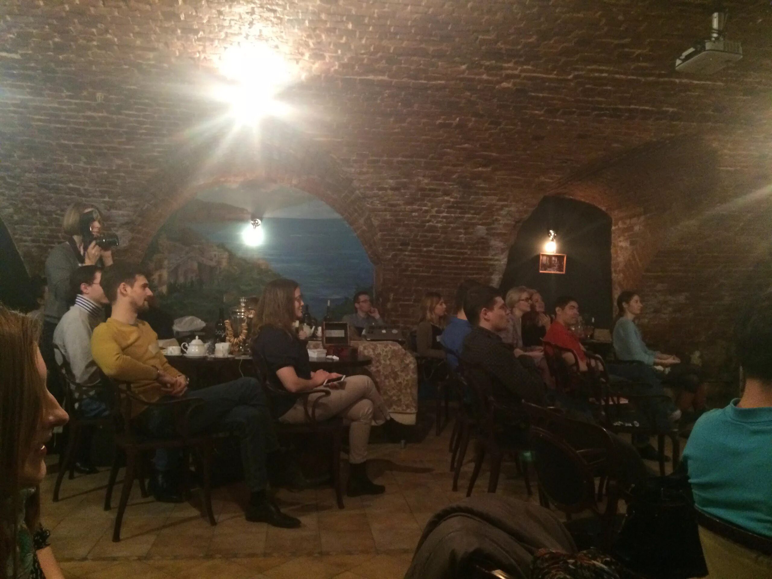 Кафе две сестры. Ресторан две сестры москва. Кафе бугульма. Sisters кафе москва покровка. Конфеты и две сестры.