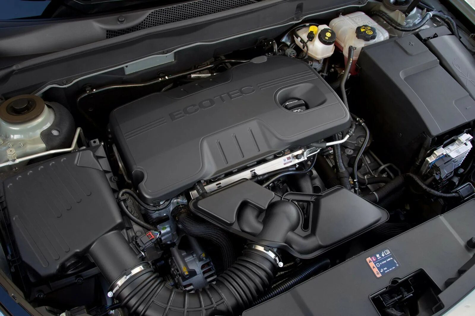 Мотор hemi v8. Мерседес 212 под капотом. 4 engine 2003. Форд мустанг мотор. Chrysler hemi v8.