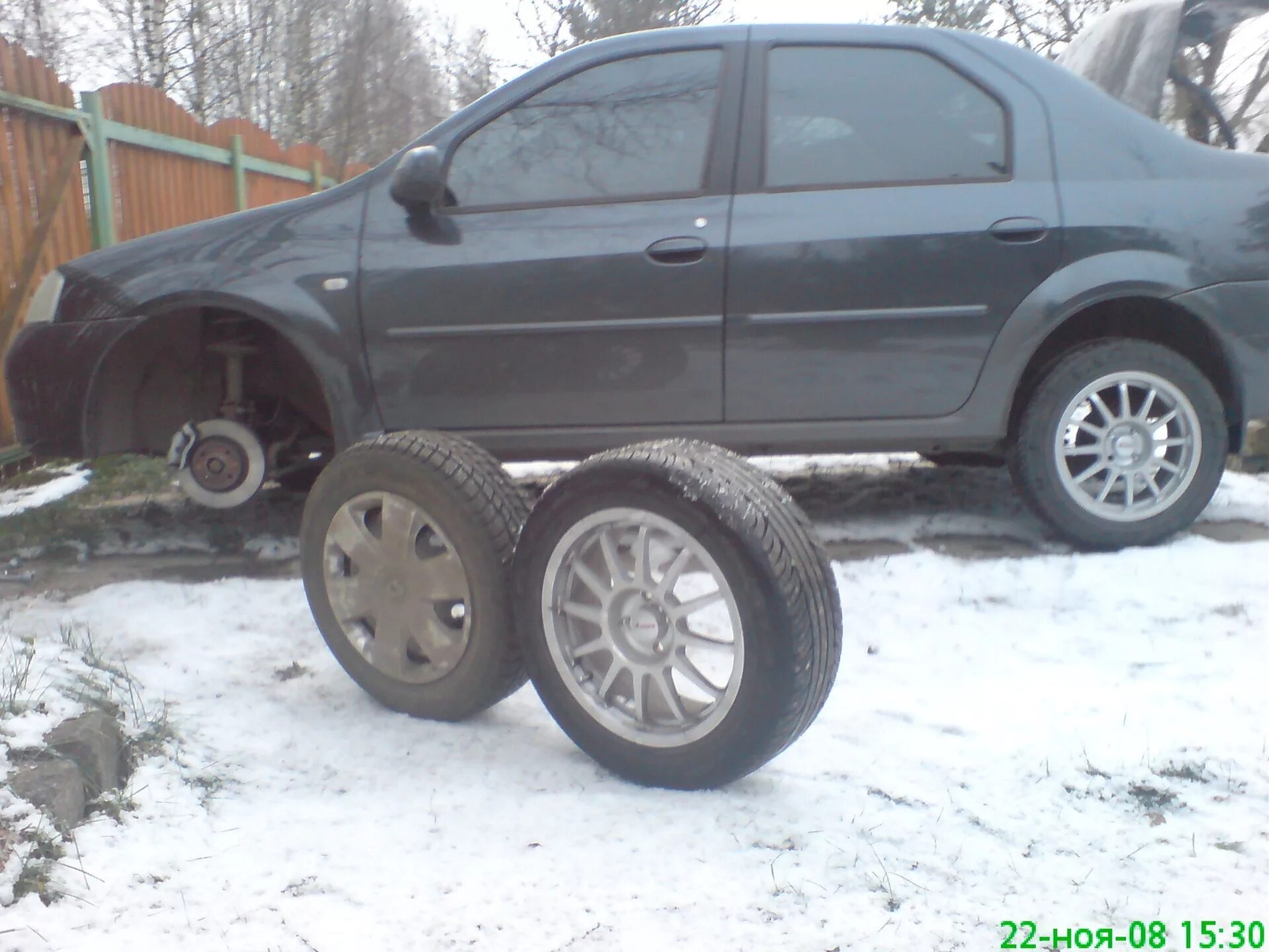 Резина летняя 14 на рено логан. 195 60 R15 Рено Логан. 195/65 R15 на Рено Логан 1. 185 65 14 Logan. Рено Логан на резине 195 55 r15.