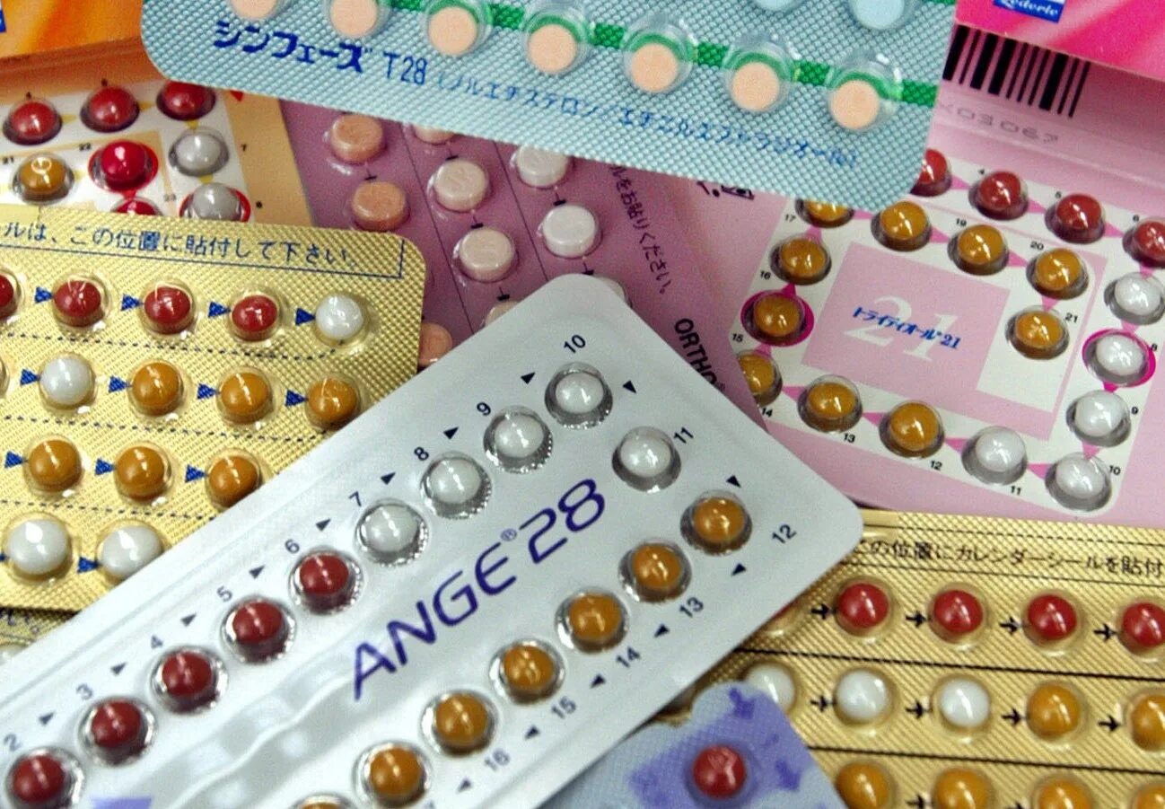 Противозачаточные таблетки. Контрацептивы таблетки. Гормональные противозачаточные таблетки. Разноцветные противозачаточные таблетки. Выбрать контрацептив