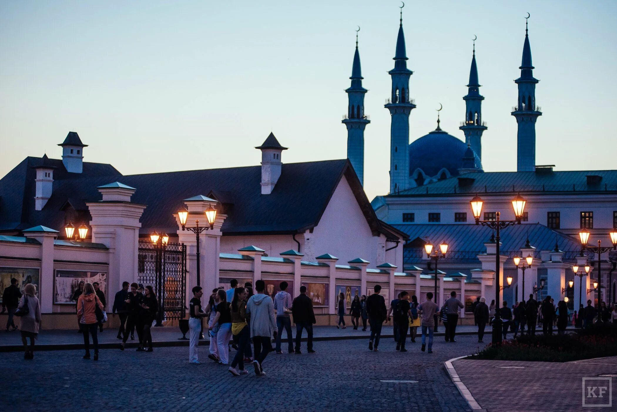 Туристов в казани в год. Туристы в екатеринбурге. Казань летом. Фото туристов из казани. Экскурсия казань кремлёвская.