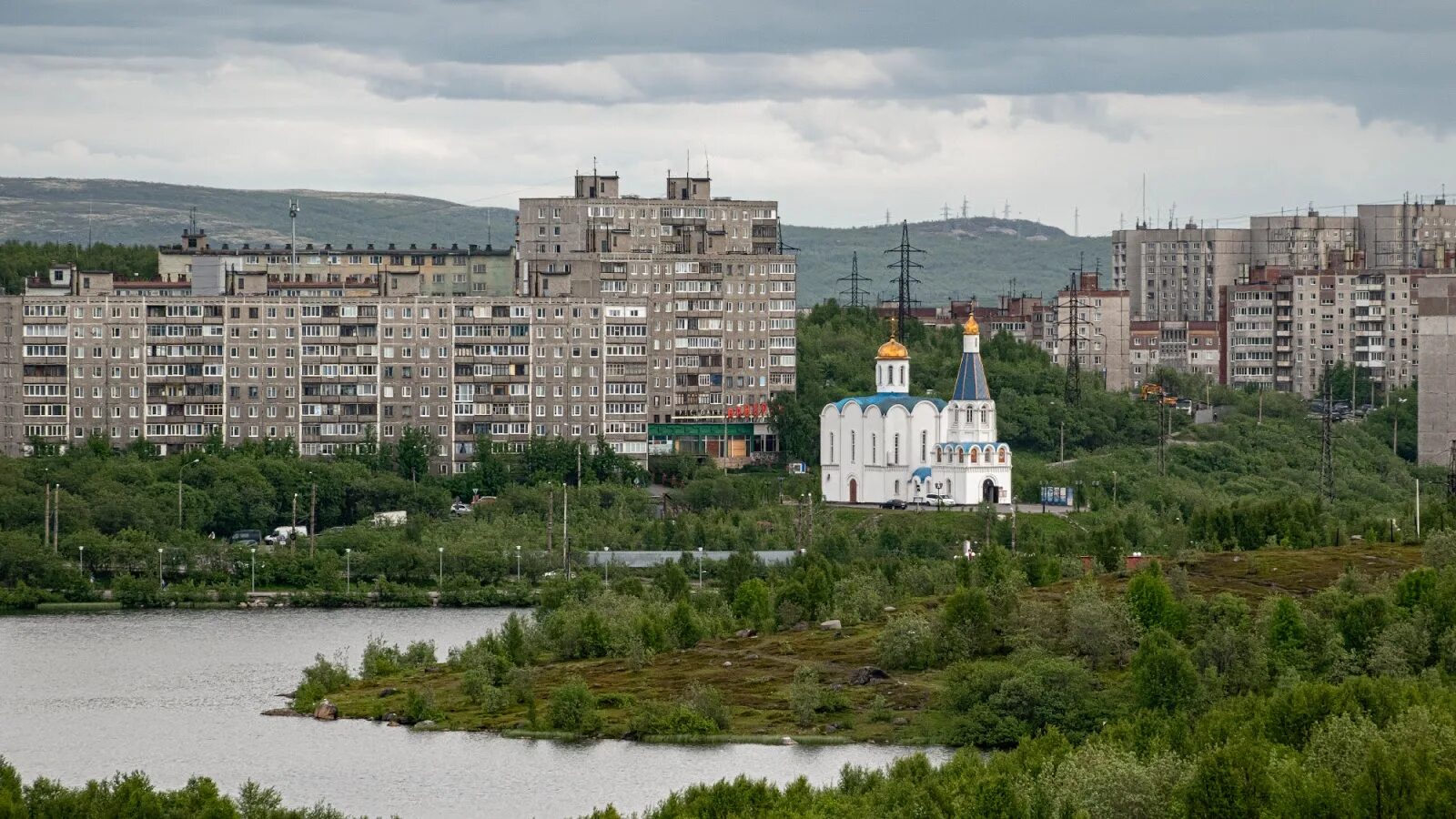 Спас на водах мурманск высота. Спас на Водах Мурманск. Мурманск вода. Мурманск Церковь Спаса на Водах история.