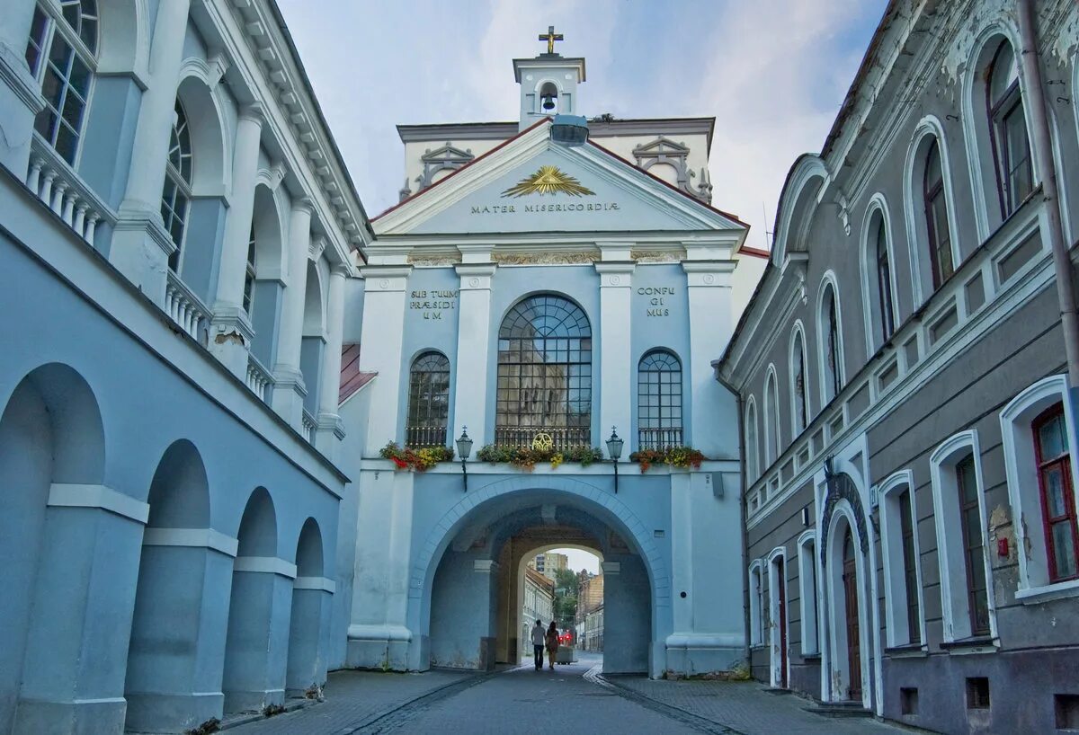 Острая брама вильнюс икона. Ворота аушрос в вильнюсе. Ворота зари в вильнюсе. Острая брама вильнюс икона. Ворота аушрос в вильнюсе.