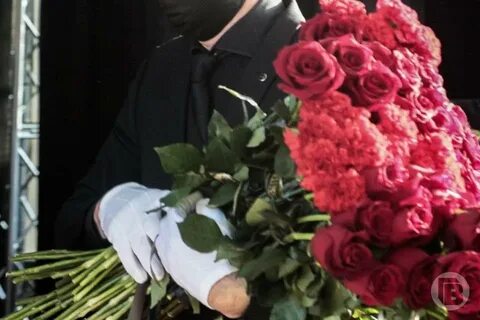 К чему сниться дарить цветы умершему