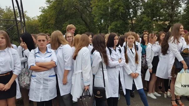 Что нужно в колледж на 1 сентября. Копейский медицинский колледж. 1 сентября в медицинском колледже. краснодарский медицинский колледж.