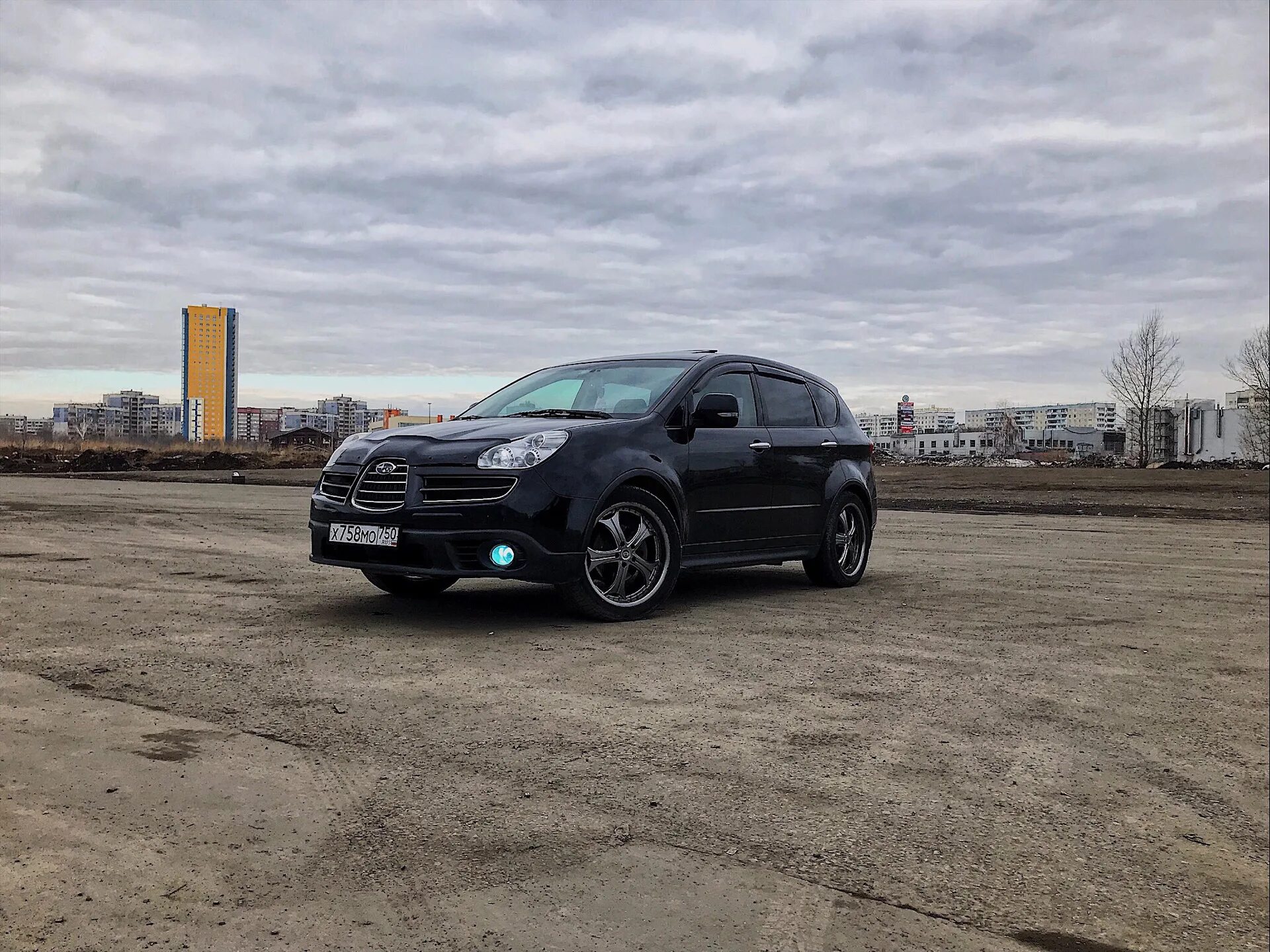 Шины subaru tribeca. Subaru tribeca tuning. subaru tribeca tuned. трибека на 20 дисках. диски r 20 субару трибека рестайлинг.