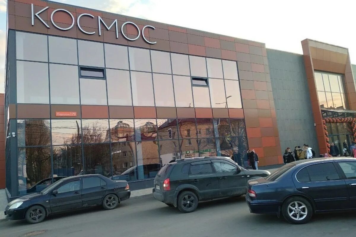 Новый торговый центр в брянске. Открытие торгового центра фото. Тц космос брянск володарка. Космос брянск володарский. Дк гагарина брянск володарский.