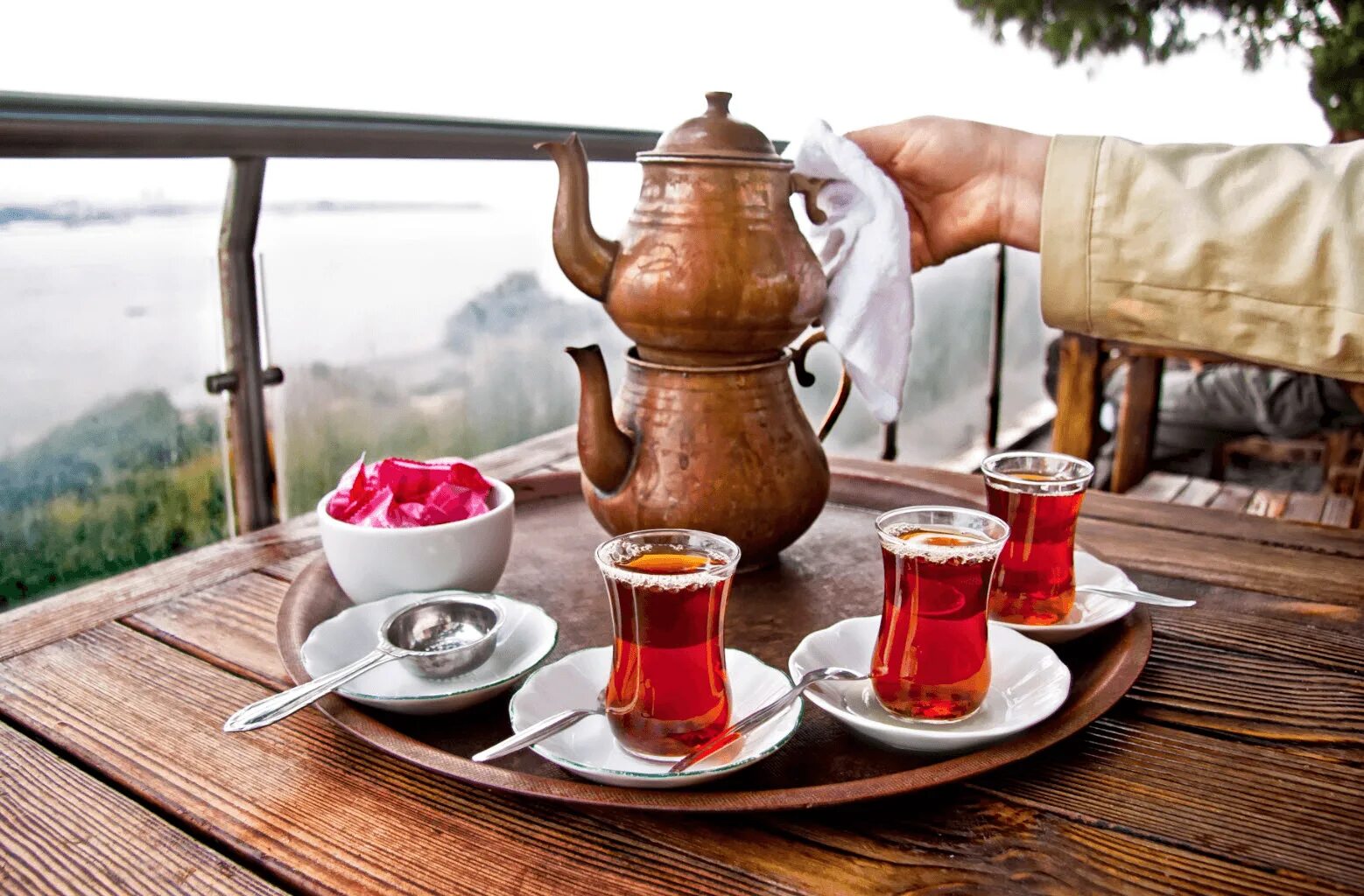 Заваривая чай мне хотелось угостить друзей вкусным. Турецкий чай. Чаепитие. Традиционный турецкий чай. Чай в армуде.