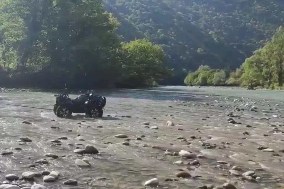 Девушка упавшая в абхазии. Река брамба Абхазия. Туристка в Абхазии упала в реку. Квадрики а Абхазии. Сегодняшняя ДТП В бзибе в Абхазии.