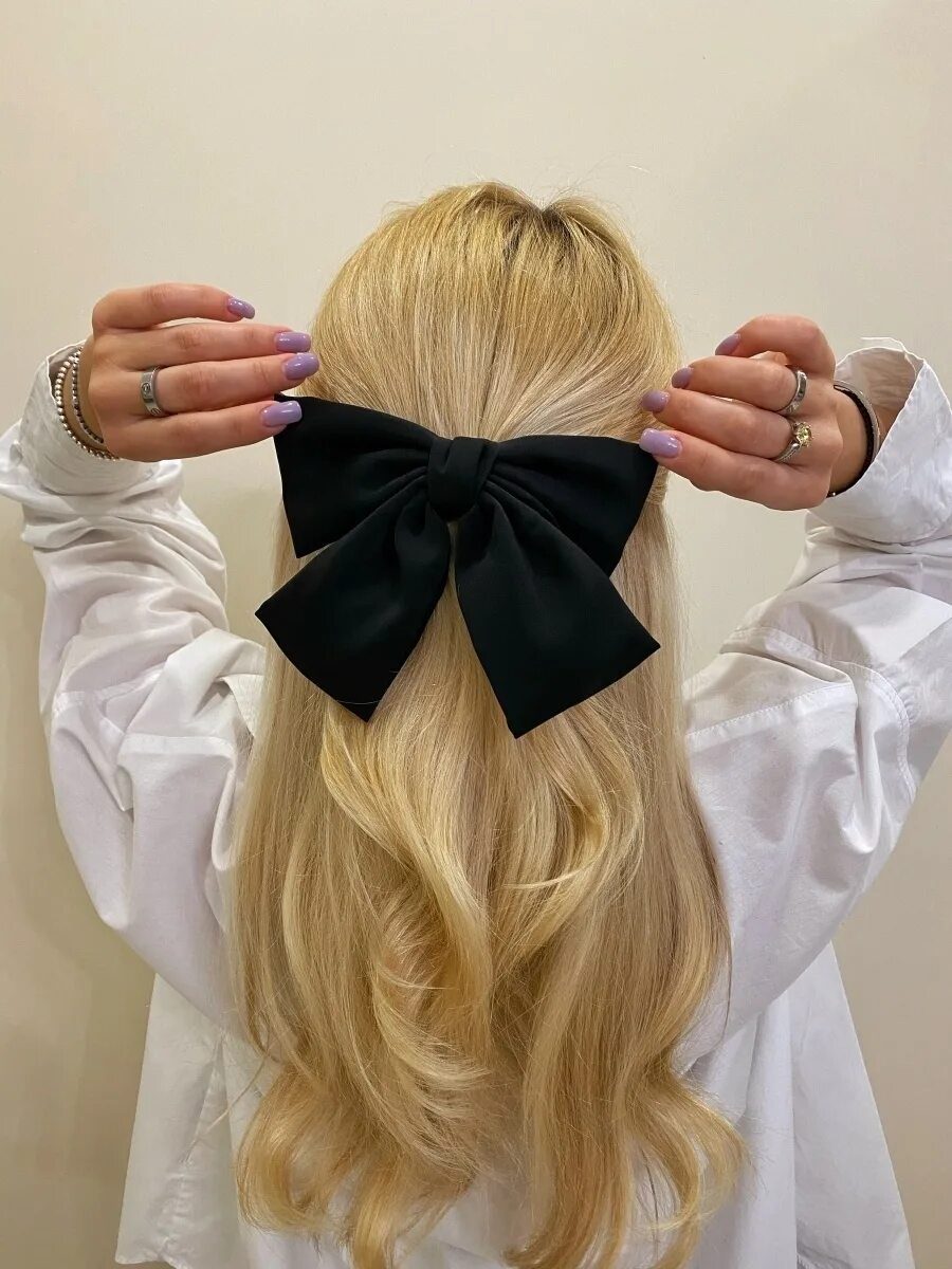Как носить бант. Резинка для волос с завязками. Как носить бант. Лента для волос. Прическа с бантом.