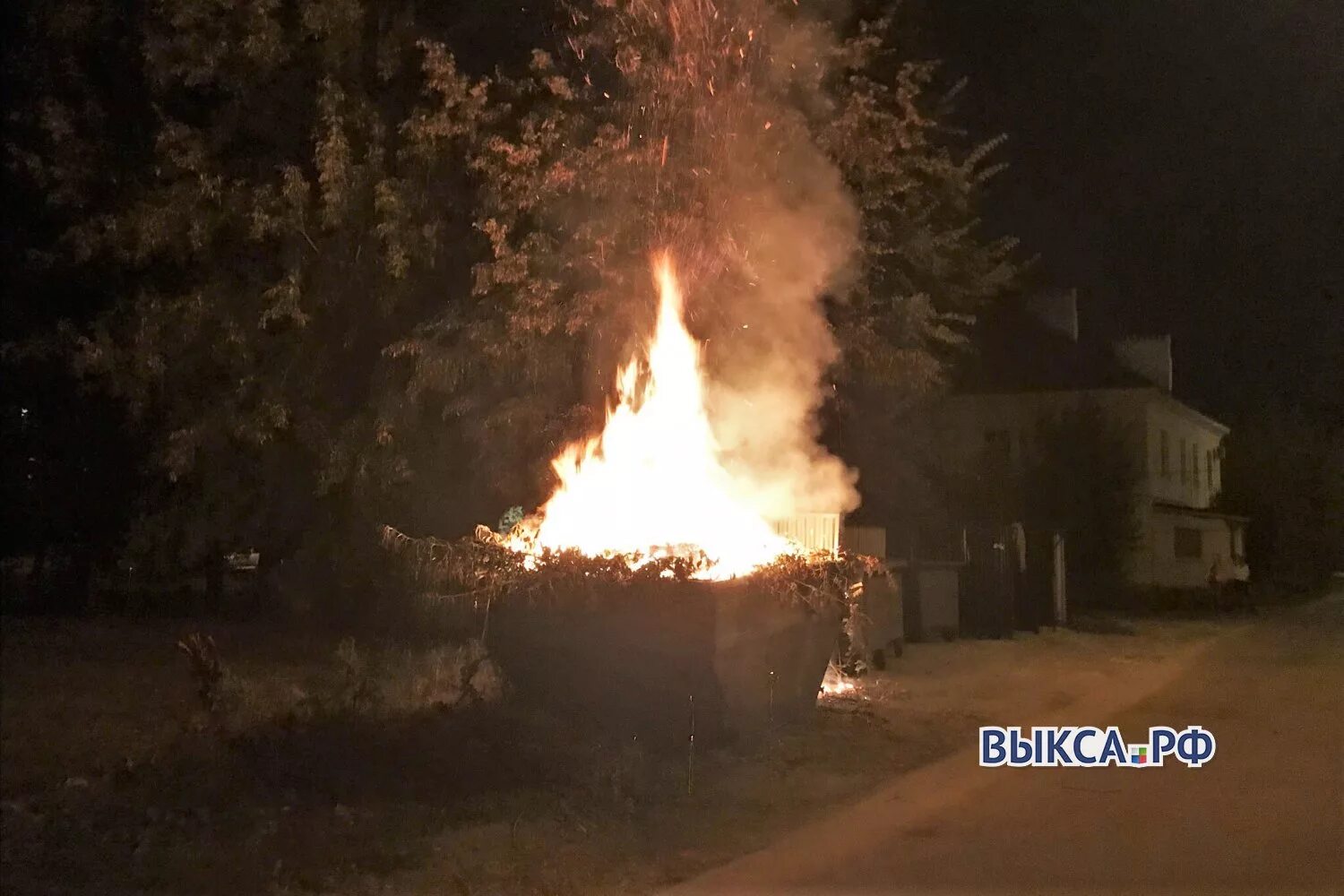 Горел лес в Выкса Юбилейном. Пожар мусорки в Белово 21сентяюря.