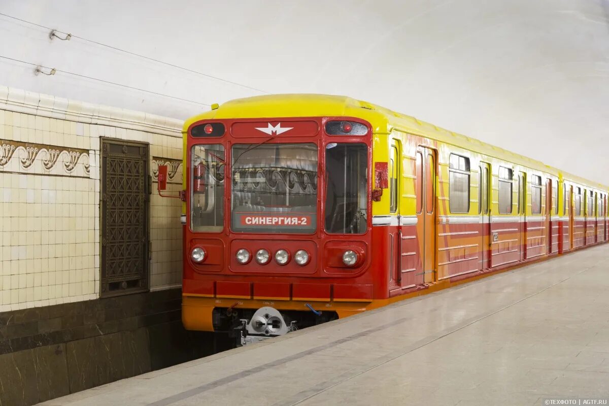 Работа в москве 2 2 метро. Метро гармошка. русич гармошка. 86 лет московскому метрополитену. в москве метро гармошку.