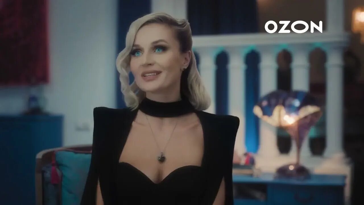 Платье гагариной в рекламе озон. Реклама OZON чёрная пятница 2022. Озон чёрная пятница 2022.