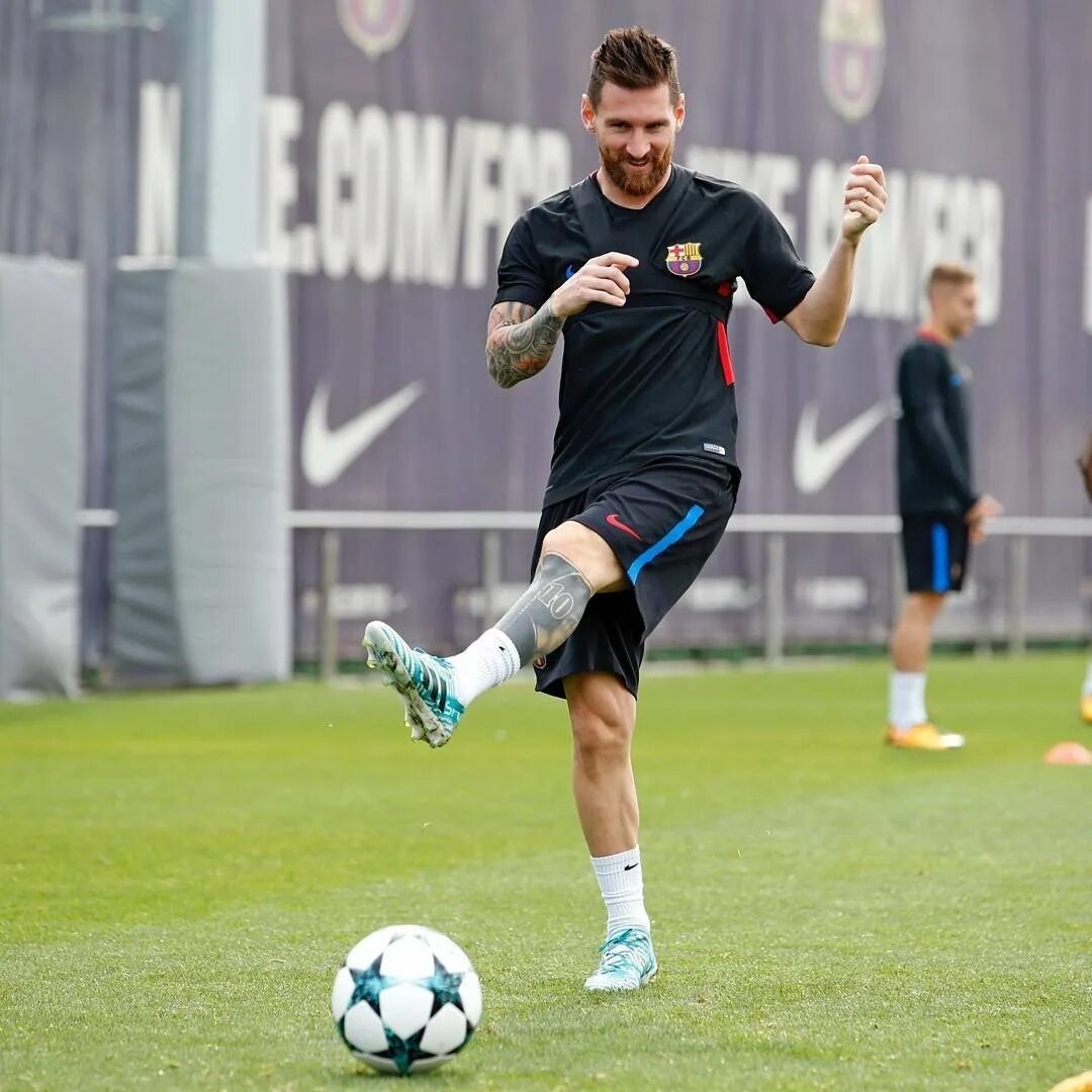 Александр евгеньевич бухаров. Неймар фото. Дэвид бекхэм с мячом. Денис бояринцев рубин. Павлюченко, роман анатольевич.