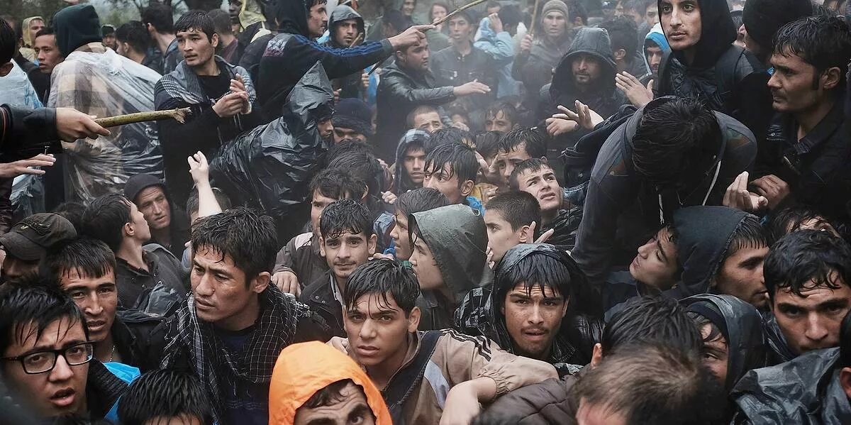 Европа нападение. Мигранты в Европе.