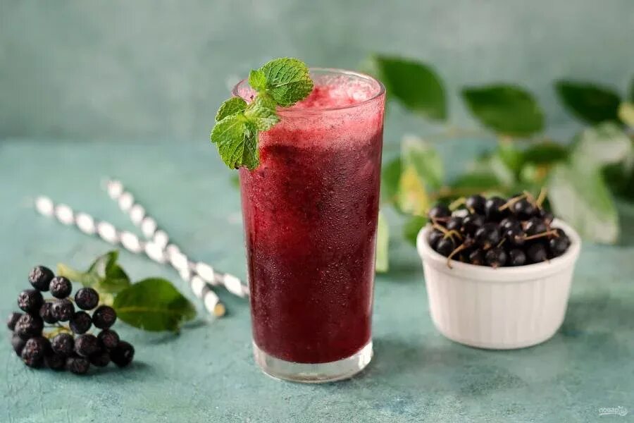 Мята черная смородина сорт. Hyre смородина мята. Чай с листьями смородины. Смородина мята. Смородина мята лимонад.