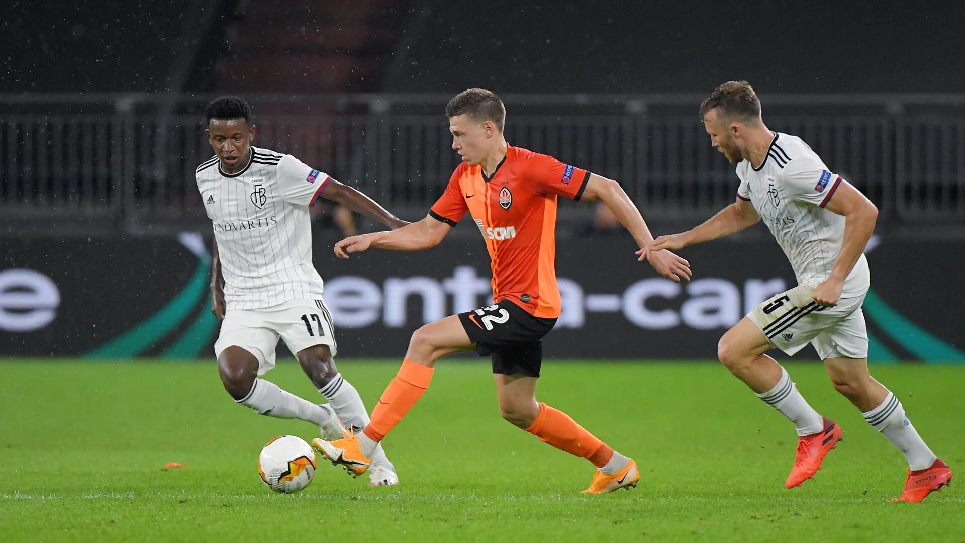 2 шахтера. Базель фереантинf. Шахтер 2. Базель юрий. Футбольный клуб.