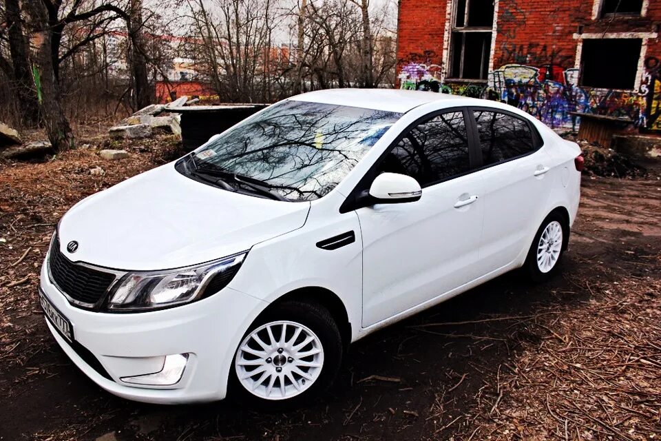 Kia Rio White 2011. Kia Rio 3 White. Кия Рио 3 белая. Kia Rio 2014.