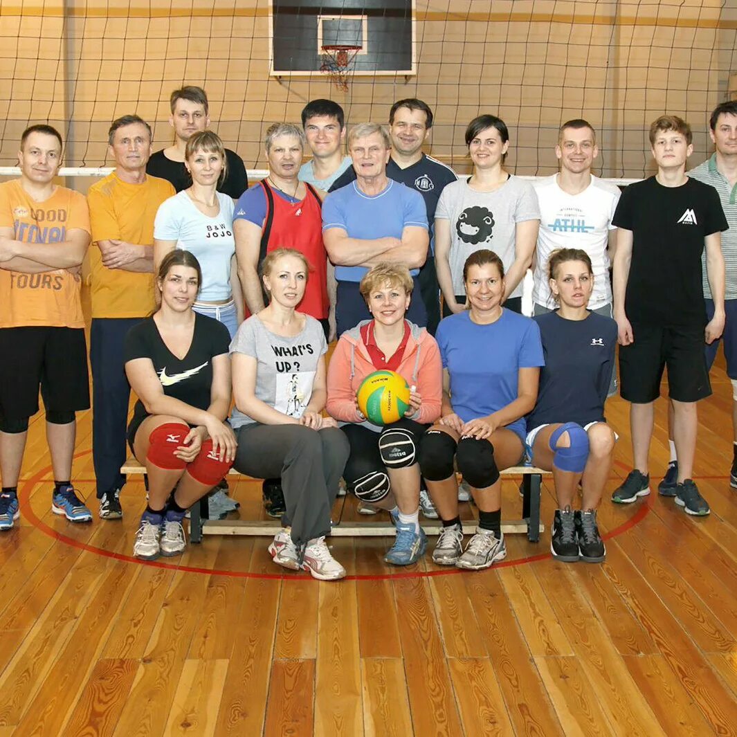 Вгую волейбол. Тренировка волейболистов. Volleyart школа волейбола санкт-петербург. Волейболисты тренируются. Экран волейбол спб.