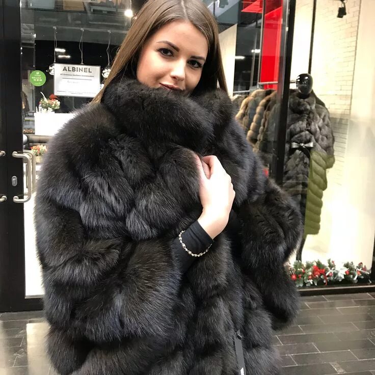Шуба кейп норковая. Шуба из лисы чернобурки. Шуба горная лиса чернобурка. Рыжая шуба. Меховая одежда.