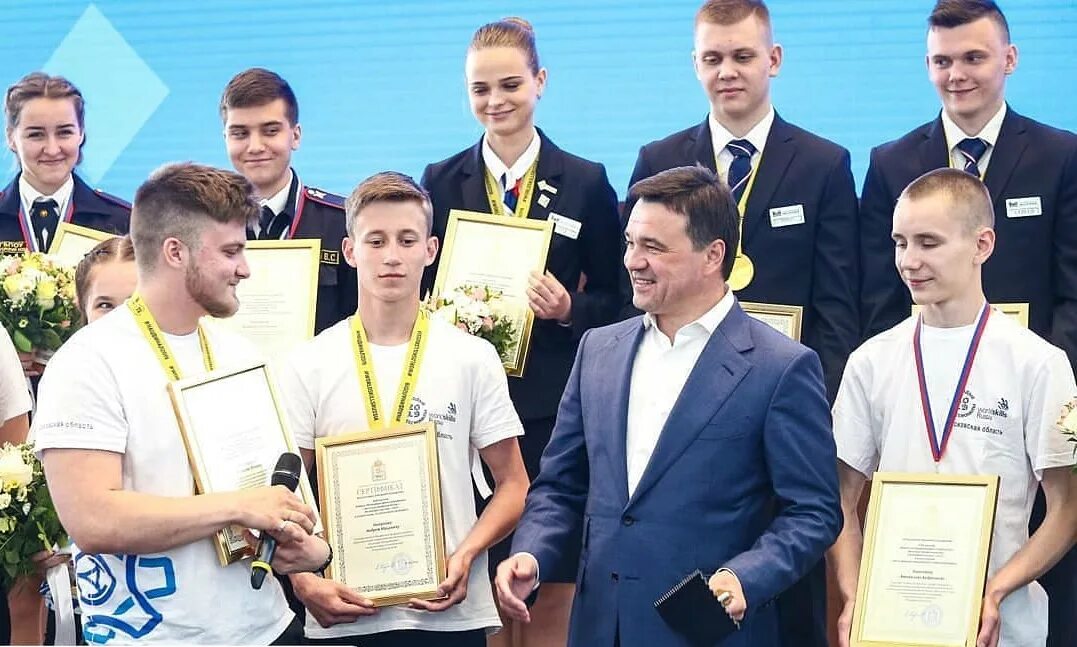 Профессионалы награждение. Чемпионат профессионального мастерства. WORLDSKILLS награды. Победители и призёры чемпионатов WORLDSKILLS. Победители профессионального мастерства.