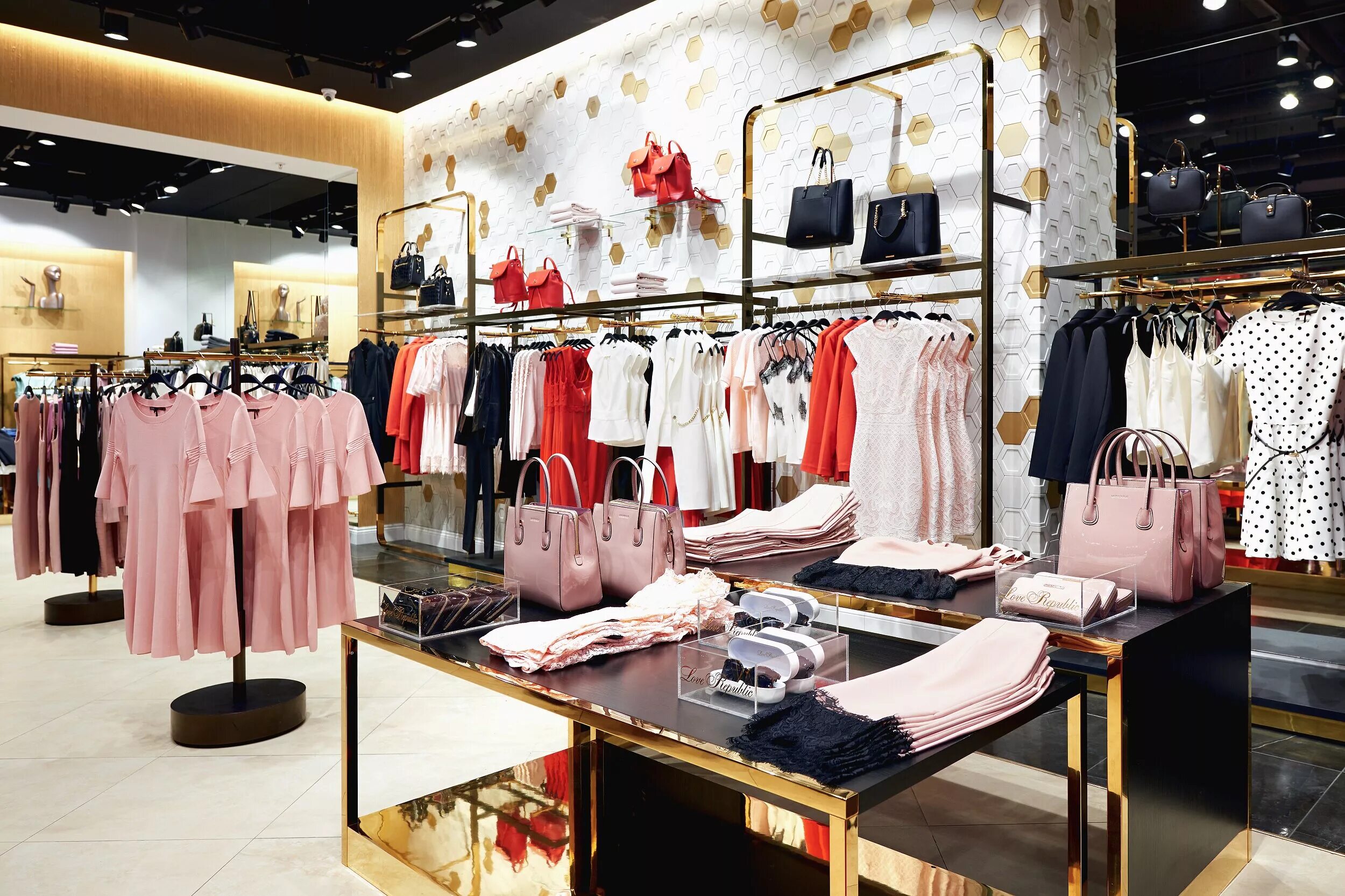 MUST have walk in closet! Kimora lee simmons, Como organizar el armario, Disenos