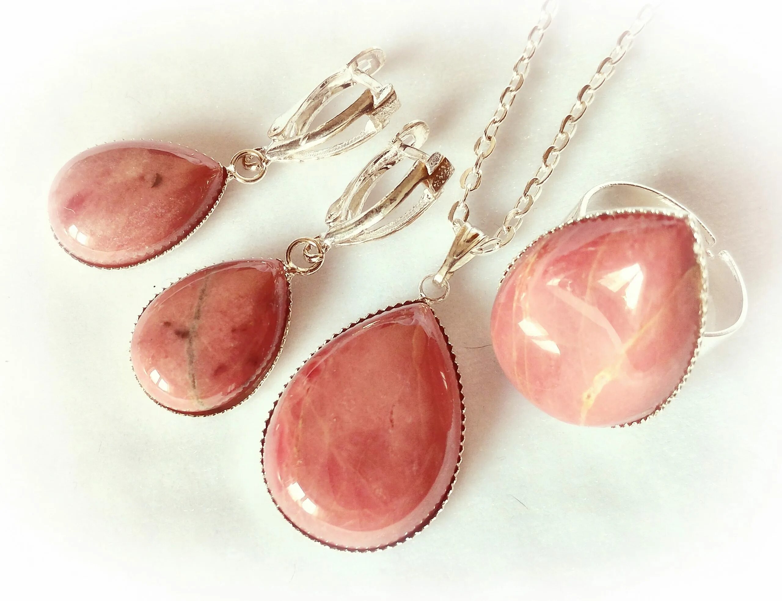 уральский родонит. родонит сайт. родонит сайт. родонит / минерал. родонит и малахит.