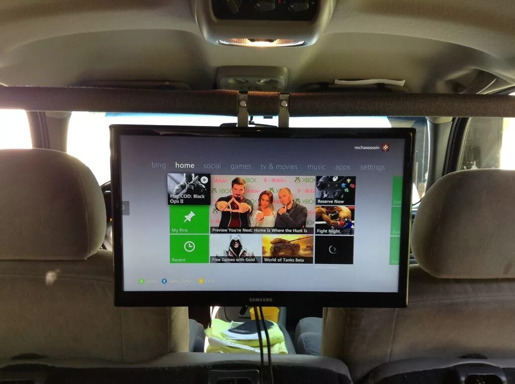 Экран телевизора на планшет. Что такое телевизор в автомобиле. Монитор в машину. Телевизоры и мониторы авто. Дисплей для автомобиля.
