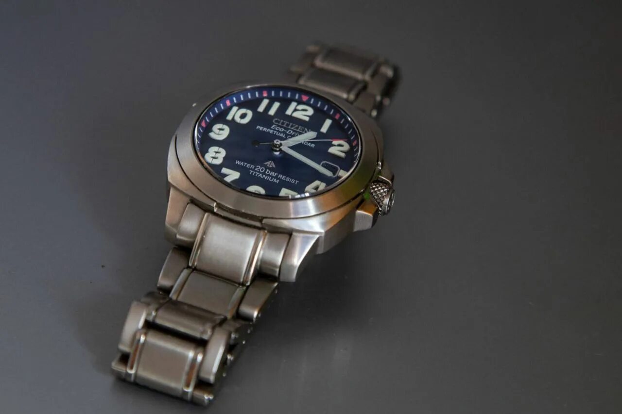 Титан сапфира. Seiko сапфир титан 100 метров. титановый корпус. титановый корпус m disc ventatim. citizen tough.