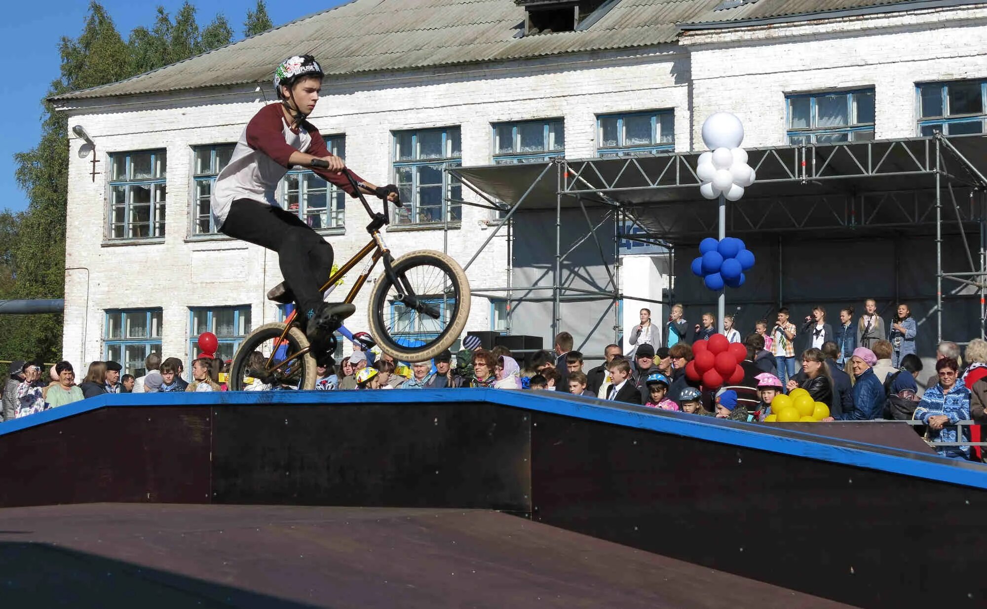 Город первомайск луганская область 2014 год. Первомайск (город, луганская область). Первомайск нижегородская область площадь. Театральная. Николаевская область украина г первомайск.