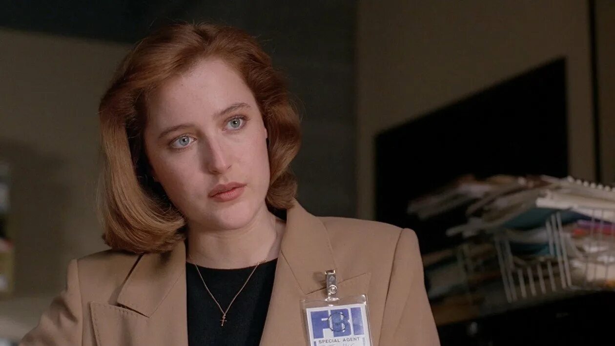 Даниил дмитриев скалли милано. Песня скали. Джиллиан андерсон секретные материалы. Скалли милано подкован. Скалли милано.