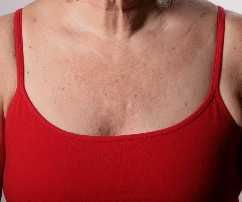 Красивая шея и декольте. Бюстгальтер спина. Шикарный бюстгальтер. Идеальная грудь. Что такое ложбинка у девушек.