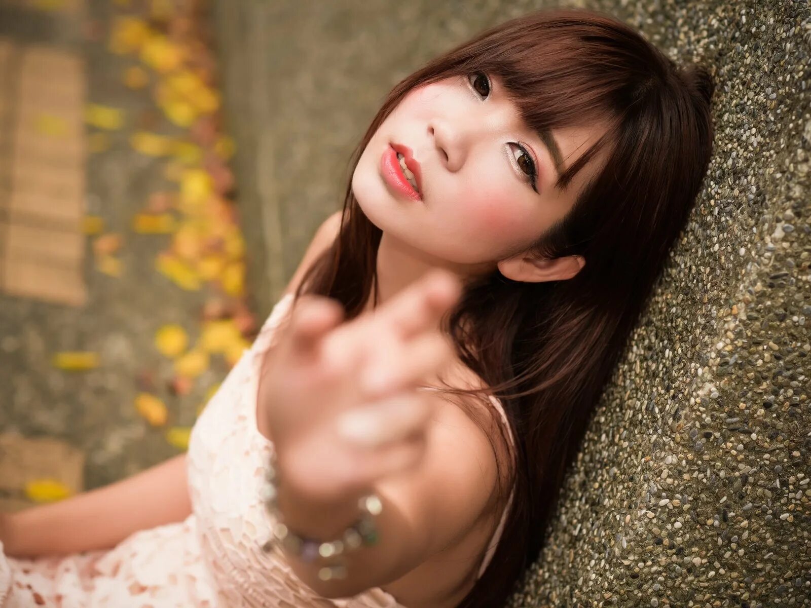 Видео азиаток с русским переводом. Японская певица аки ясиро. Красивые японки. Азиатские девушки. Маленькие японочки.