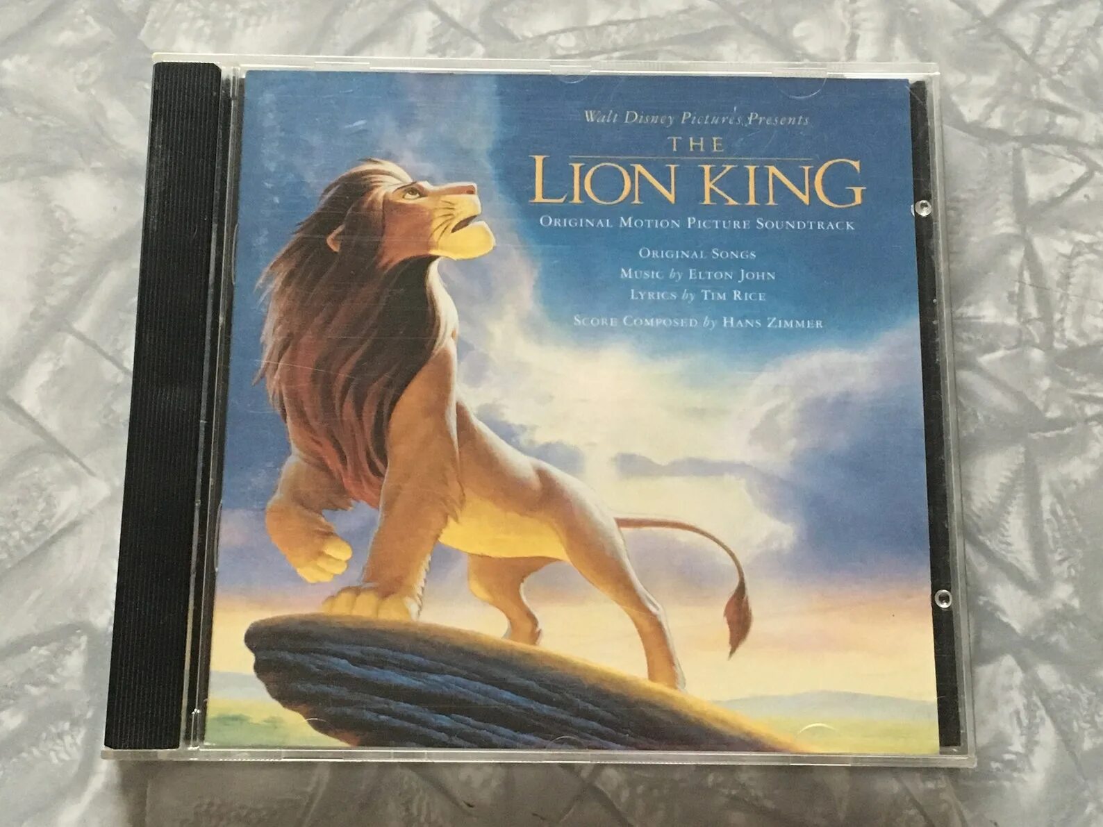 Песня из короля льва элтон. Король лев soundtrack. саундтрек из мф король лев обложка. the lion king soundtrack album. джон элтон песни песня король лев.