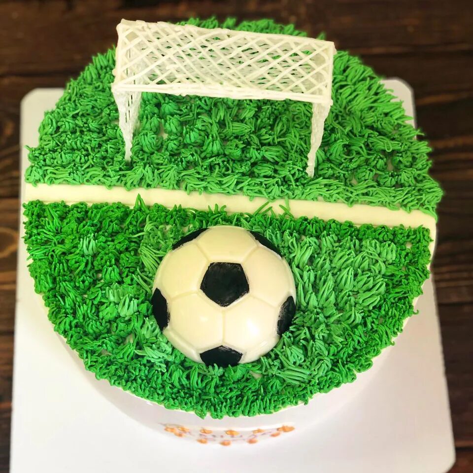 Торт для мальчика мяч. Торт футбольный. Торт футбольный мяч. Торт футбольный кремовый. Торт футбольный для мальчика.