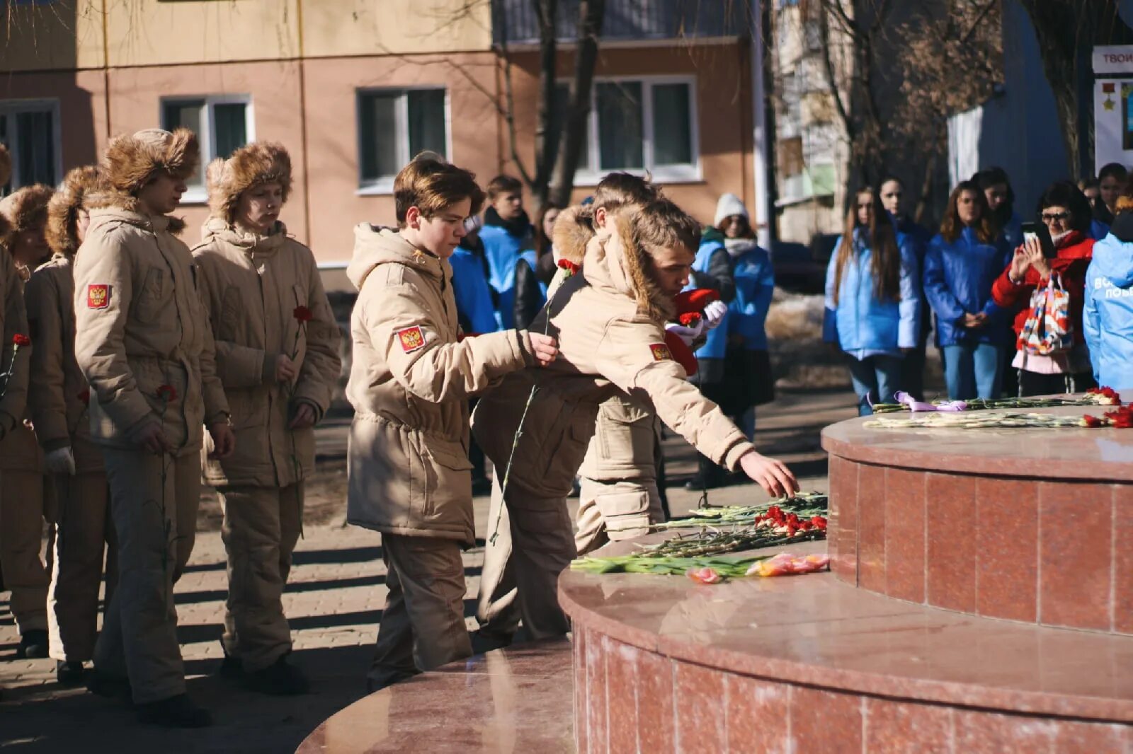 Песни в честь памяти. Воины интернационалисты. Память погибшим на Украине. Возложение цветов к памятнику погибшим в Донбассе. Память о погибших на войне.