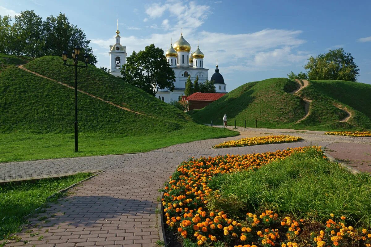 Дмитров Кремль. Дмитров парк храм. Дмитровский Кремль (музей-заповедник). Дорога к храму Сергиев Посад. К храму вела