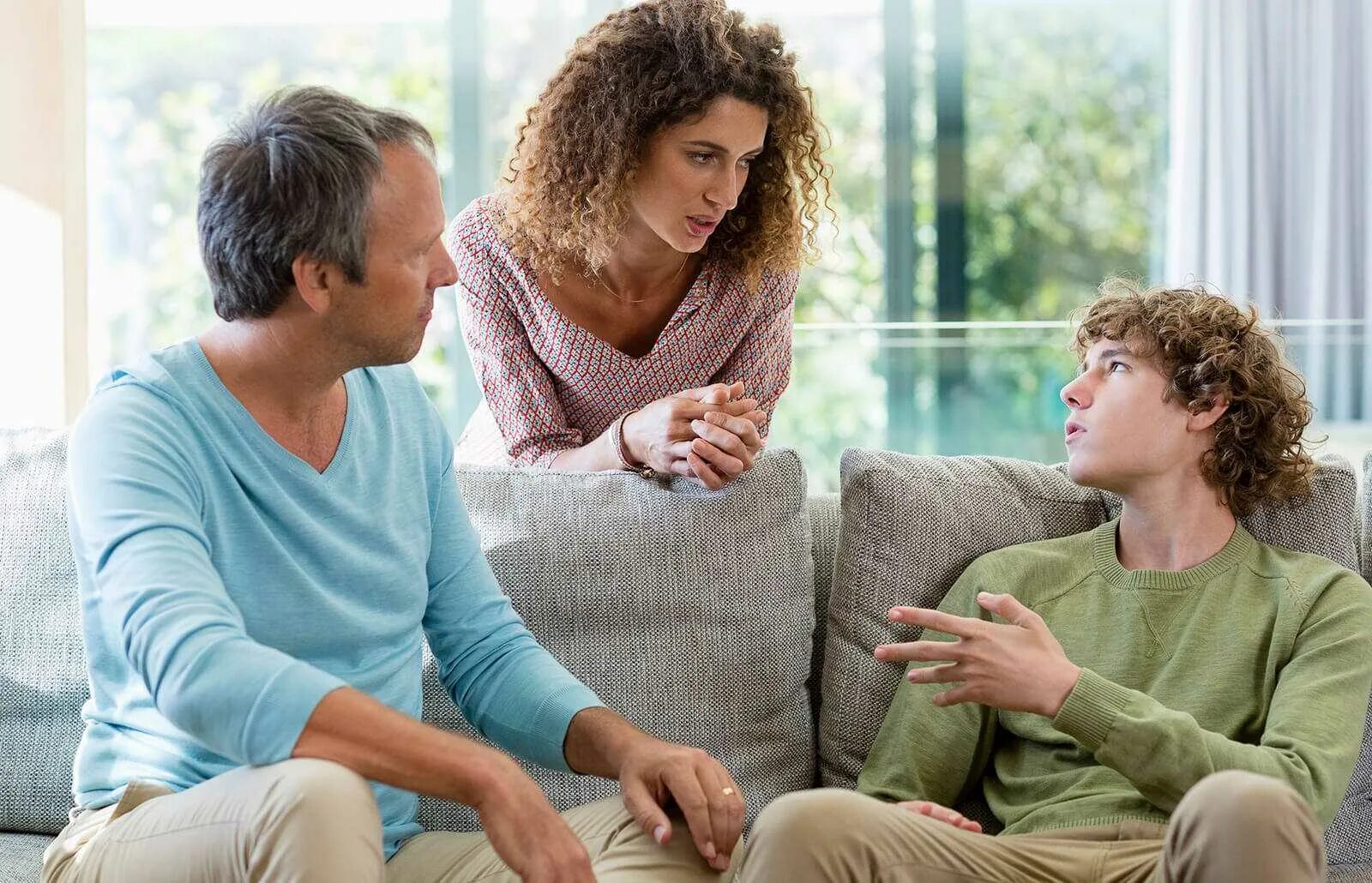 Взрослый разговор. Подростки и родители. Разговор с родителями. Разговор с подростком. Разговор подростка с родителям.