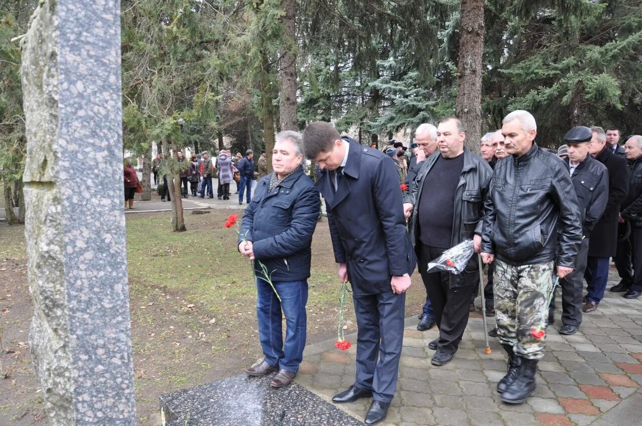 Погода в слободзее. Союз защитников ПМР Слободзея. Госадмин Слободзея. Слободзея Приднестровье кладбище.