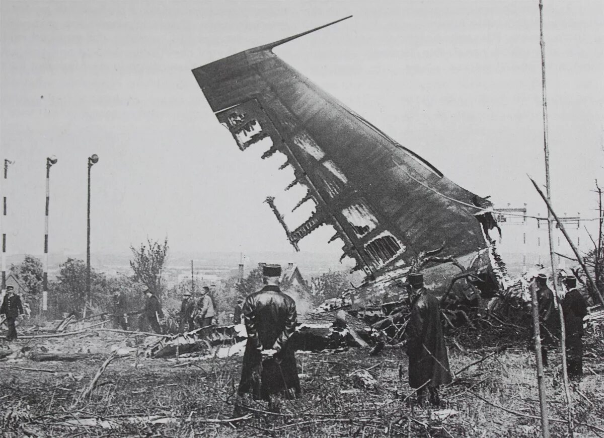 Крушение париж. Катастрофа Boeing 707 в Париже. Boeing 747 сбитый СССР. Корейский Боинг 1978. Катастрофа Boeing 707 в Нью-Йорке.